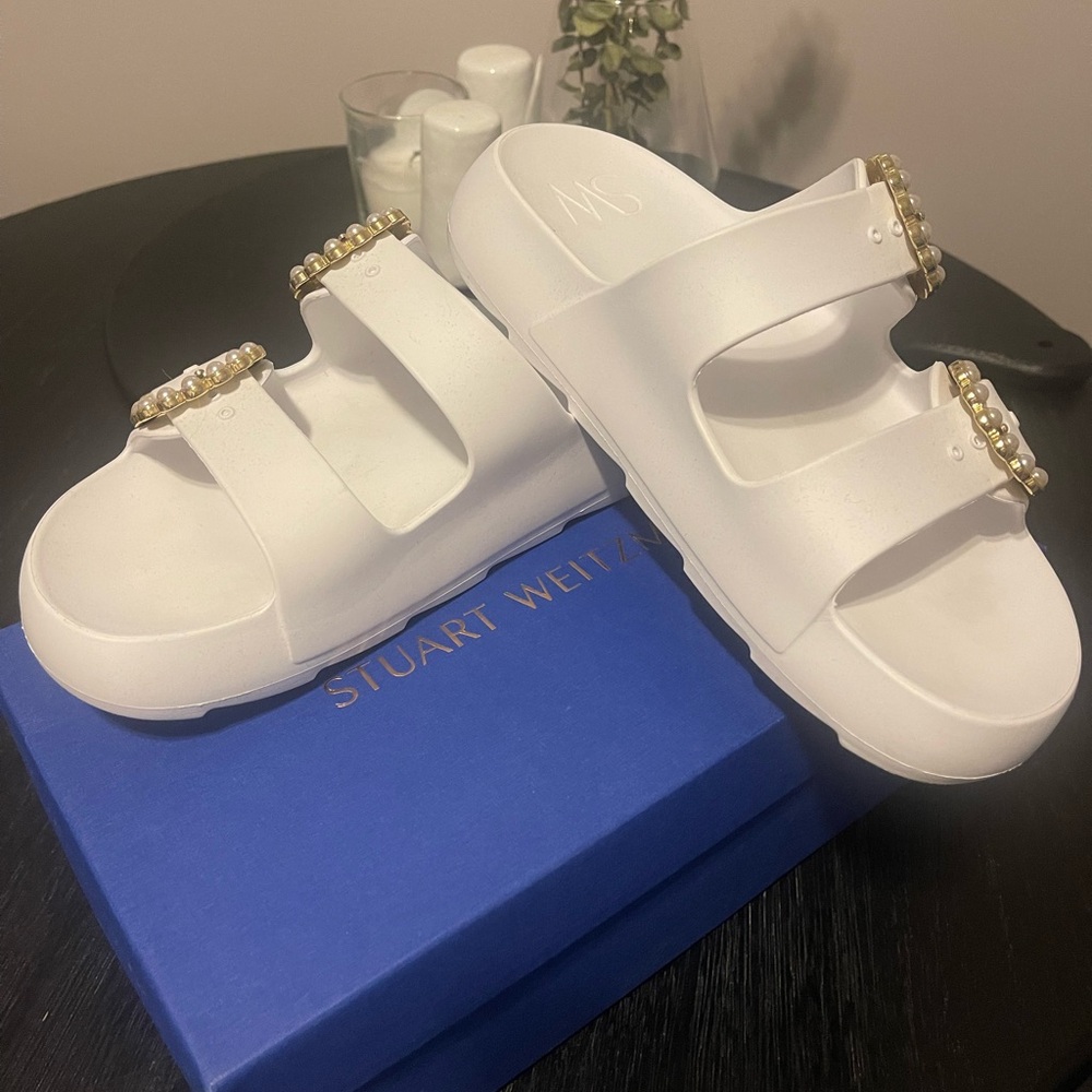 Stuart Weitzman Pearl Buckle Slide 🤍